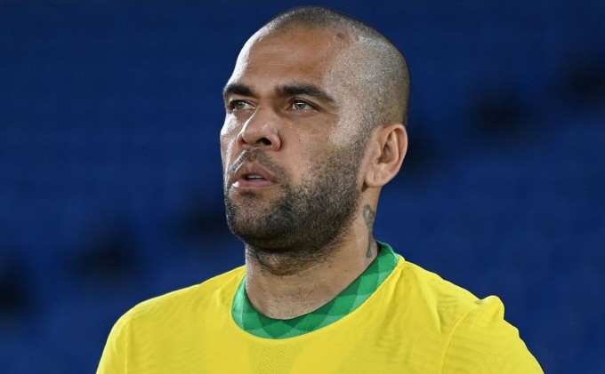 Pemain belakang timnas Brasil Dani Alves kembali bergabung dengan Barcelona. AFP/DANIEL LEAL-OLIVAS